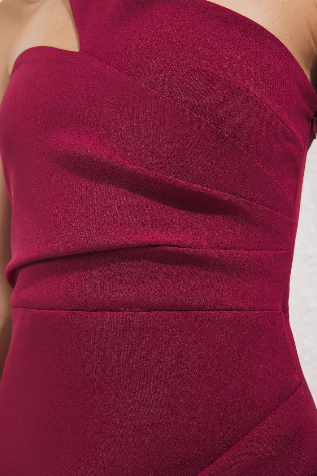 TRENDYOLMILLA Siyah Vucuda Oturan Asimetrik Yaka S?k K?sa Elbise TPRSS25EL00165 фото 3