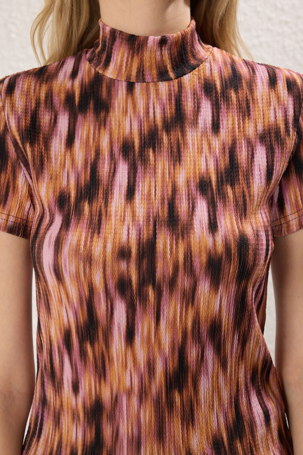 Trendyolmilla Lacivert Burumcuk/Dokulu Dik Yaka Bask?l? Orme Bluz TWOSS25BZ00396  фото 3