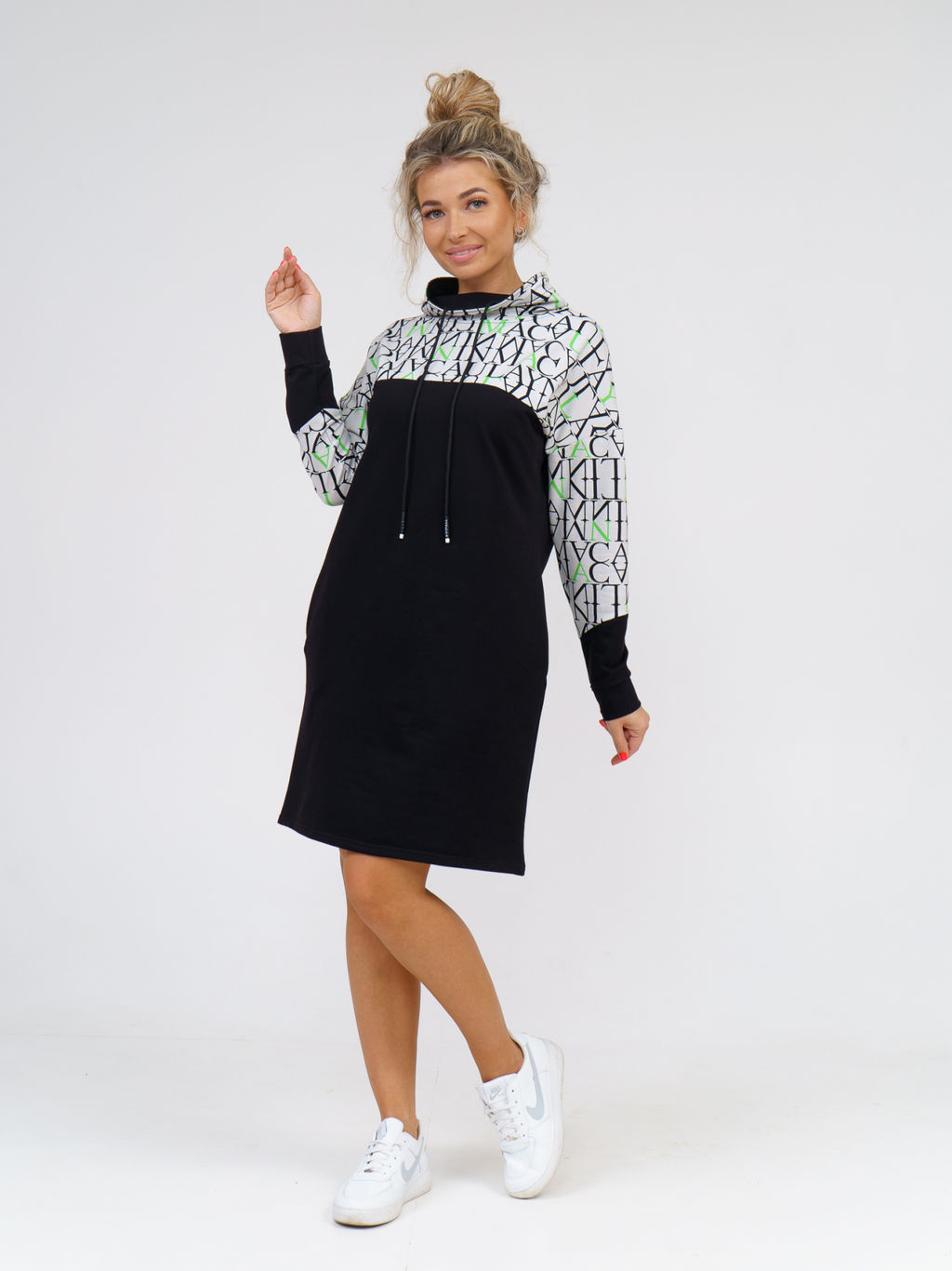920 Платье "Черный/буквы/зеленый"