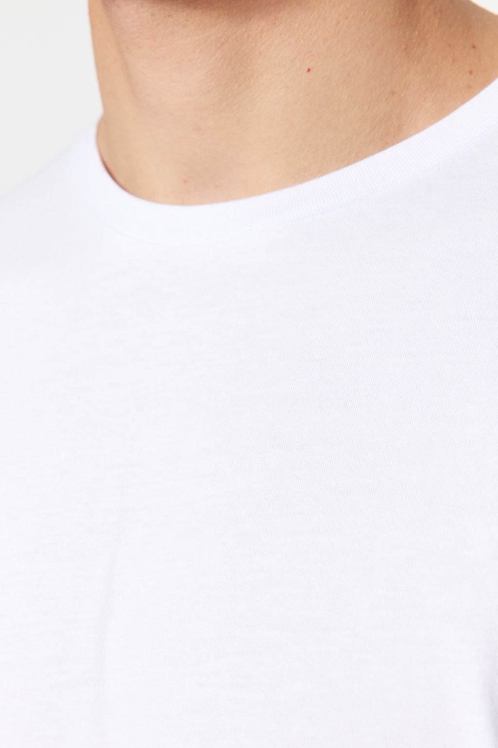 Beyaz Oversize/Genis Kesim %100 Pamuklu K?sa Kollu Basic T-Shirt TMNSS22TS0318