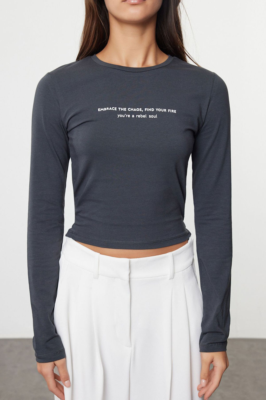 Antrasit Slogan Bask?l? Vucuda Oturan Crop Esnek Orme Bluz TWOAW25BZ00148