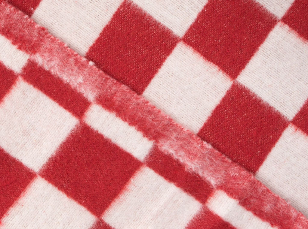 Одеяло байковое 100*140 "Клетка" цв. красный (Россия)