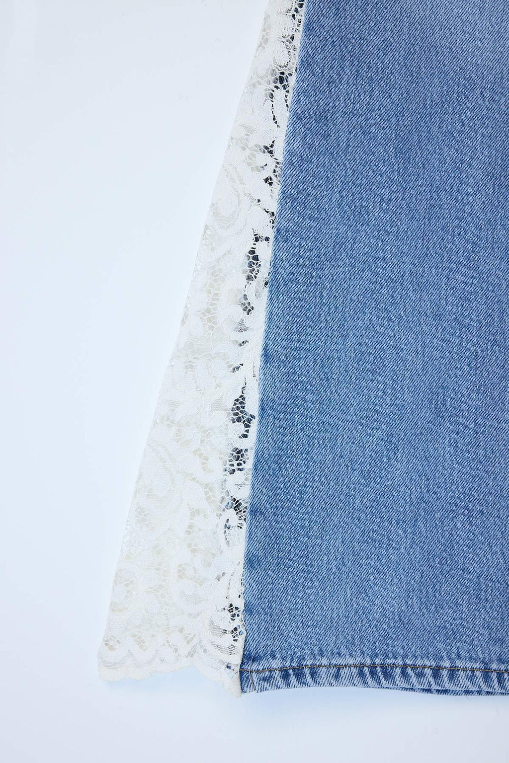 Nasiba Hafiz x Trendyol Collection Balon Kollu Renk Bloklu Denim Bluz TWOSS26BZ00423