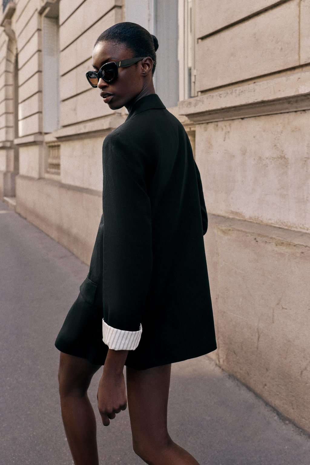 BLAZER CON LINO MANGA REMANGADA / Negro - Zara фото 5