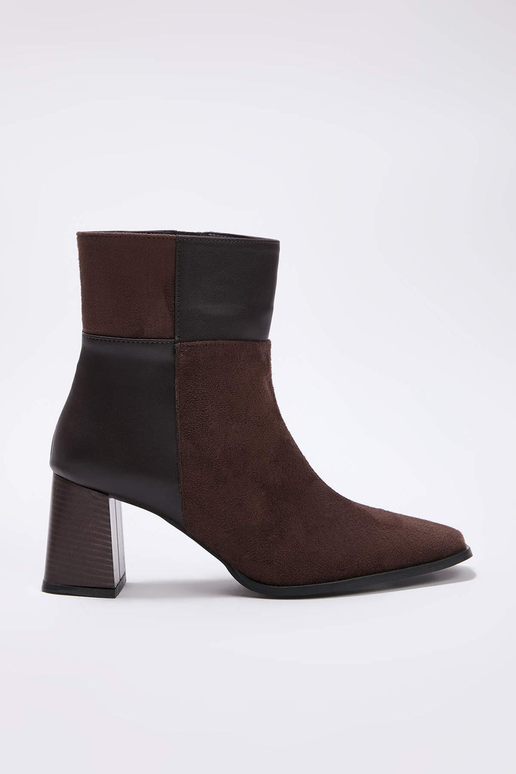 Kahverengi Suet Renk Bloklu Detayl? Kare Burun Kad?n 7,5 cm Blok Topuklu Bot TAKAW26BO00099