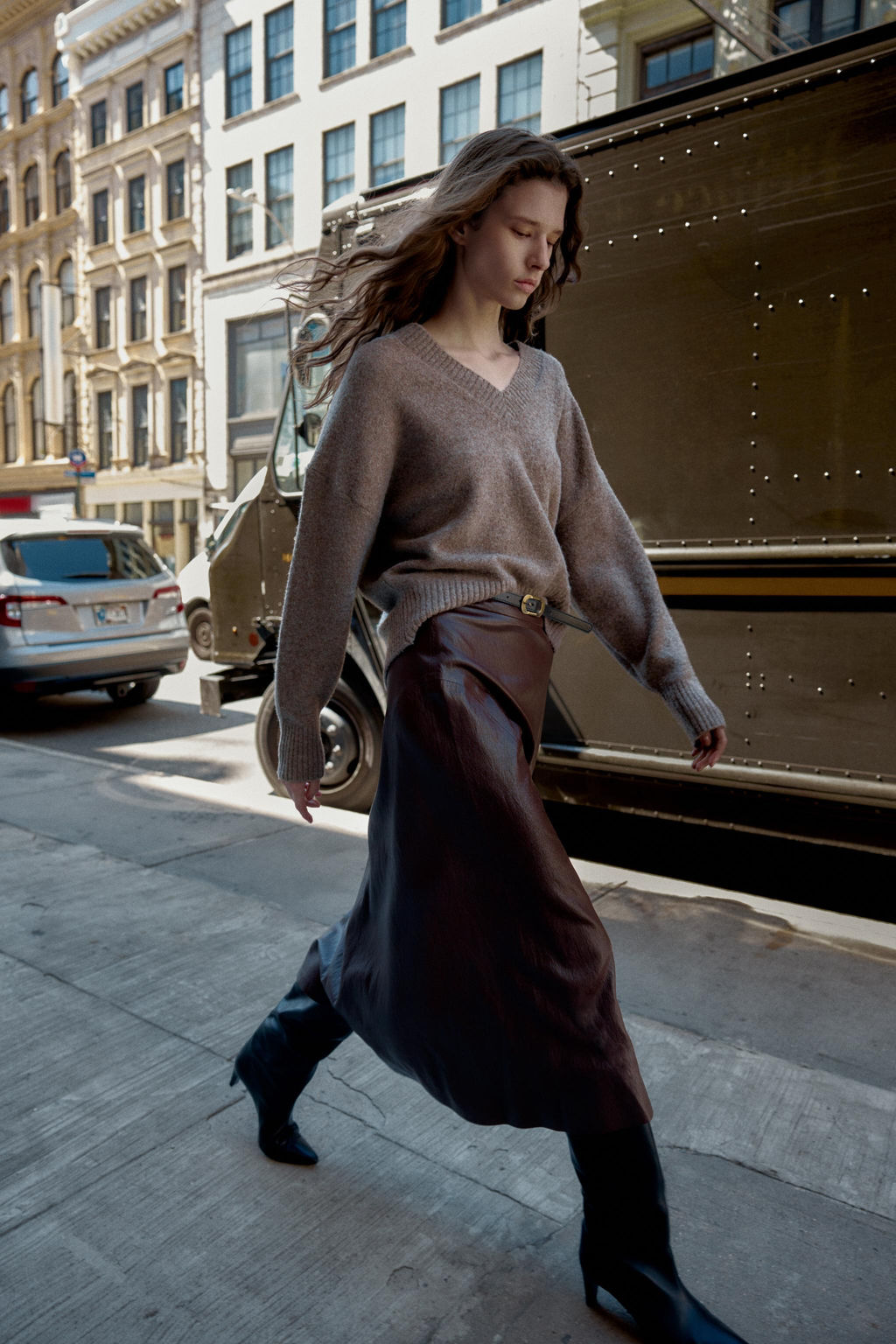 FAUX LEATHER MIDI SKIRT WITH BELT - Zara фото 2