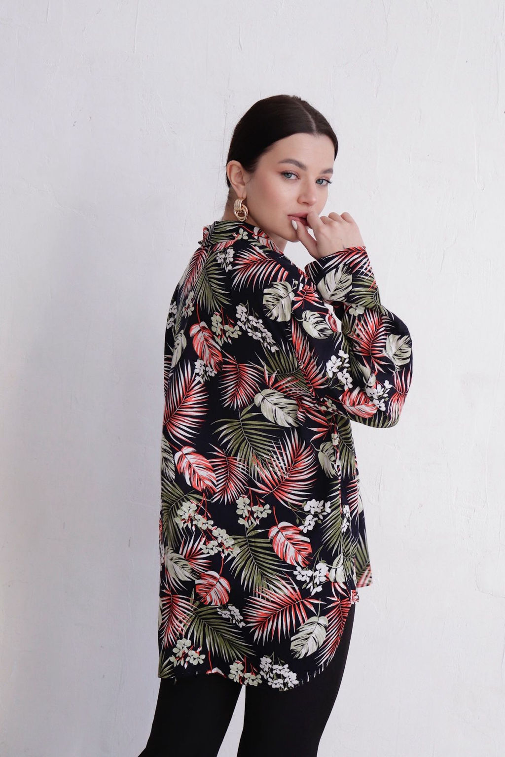 11655 Рубашка с тропическим принтом чёрная - Martichelli фото 6