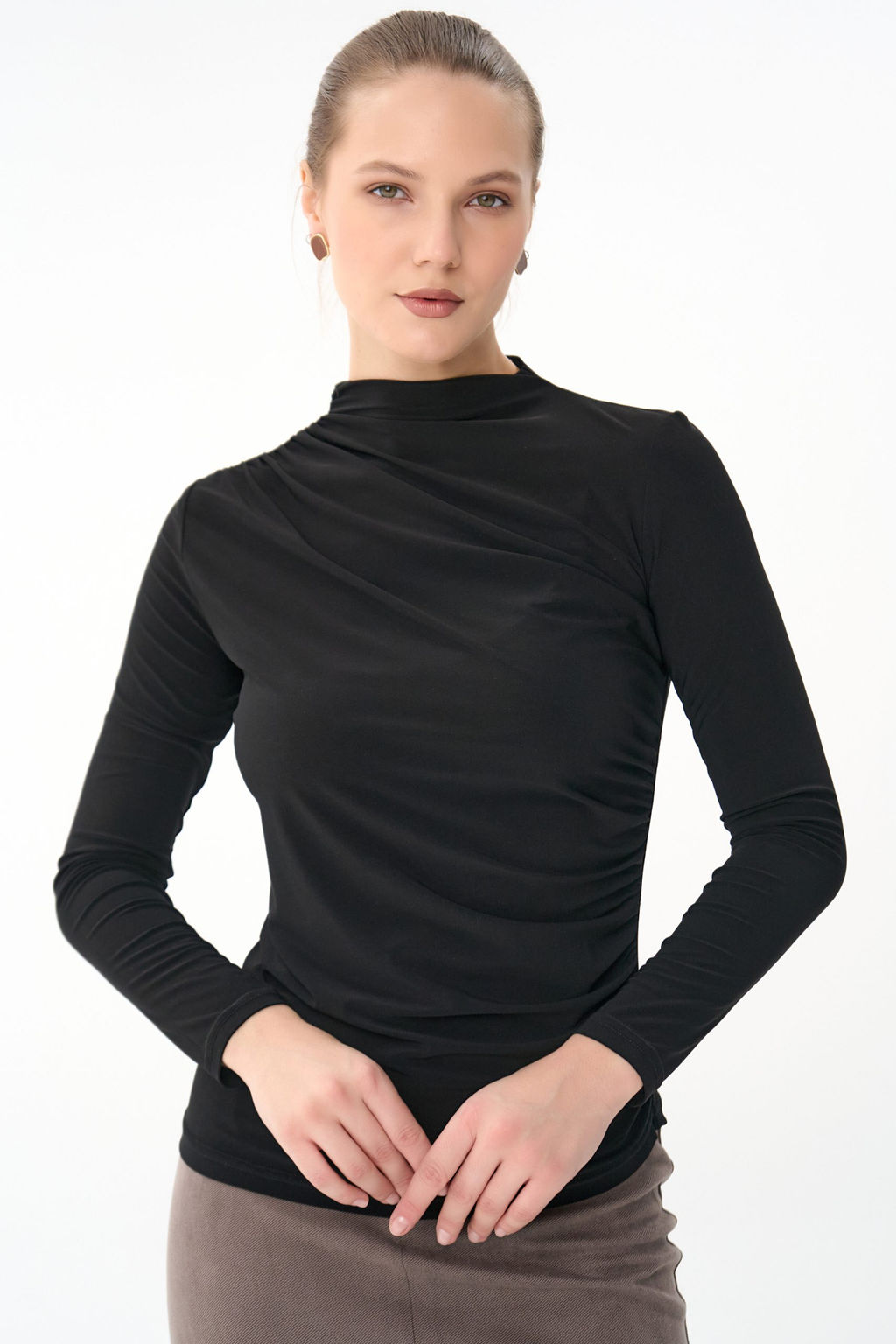 Лонгслив Нора (чёрный-2) - Эльза фото 2