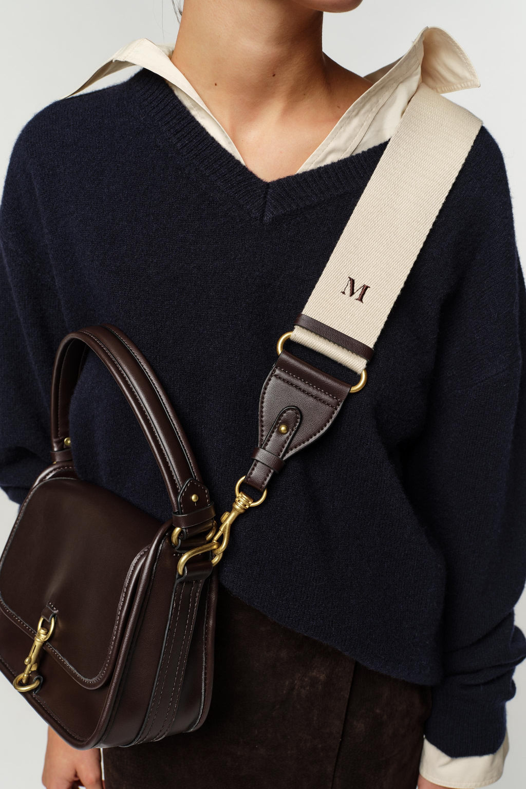 CROSSBODY BAG WITH CLASP DETAIL