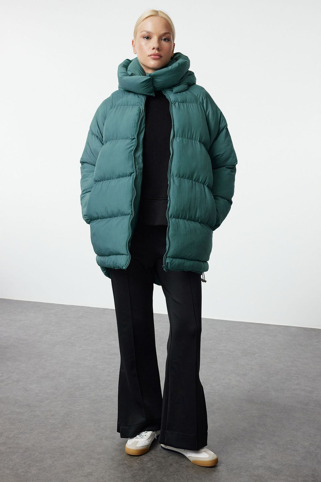 TRENDYOLMILLA Siyah Oversize Kapusonlu Su Itici Sisme Mont TWOAW23MO00193  фото 14