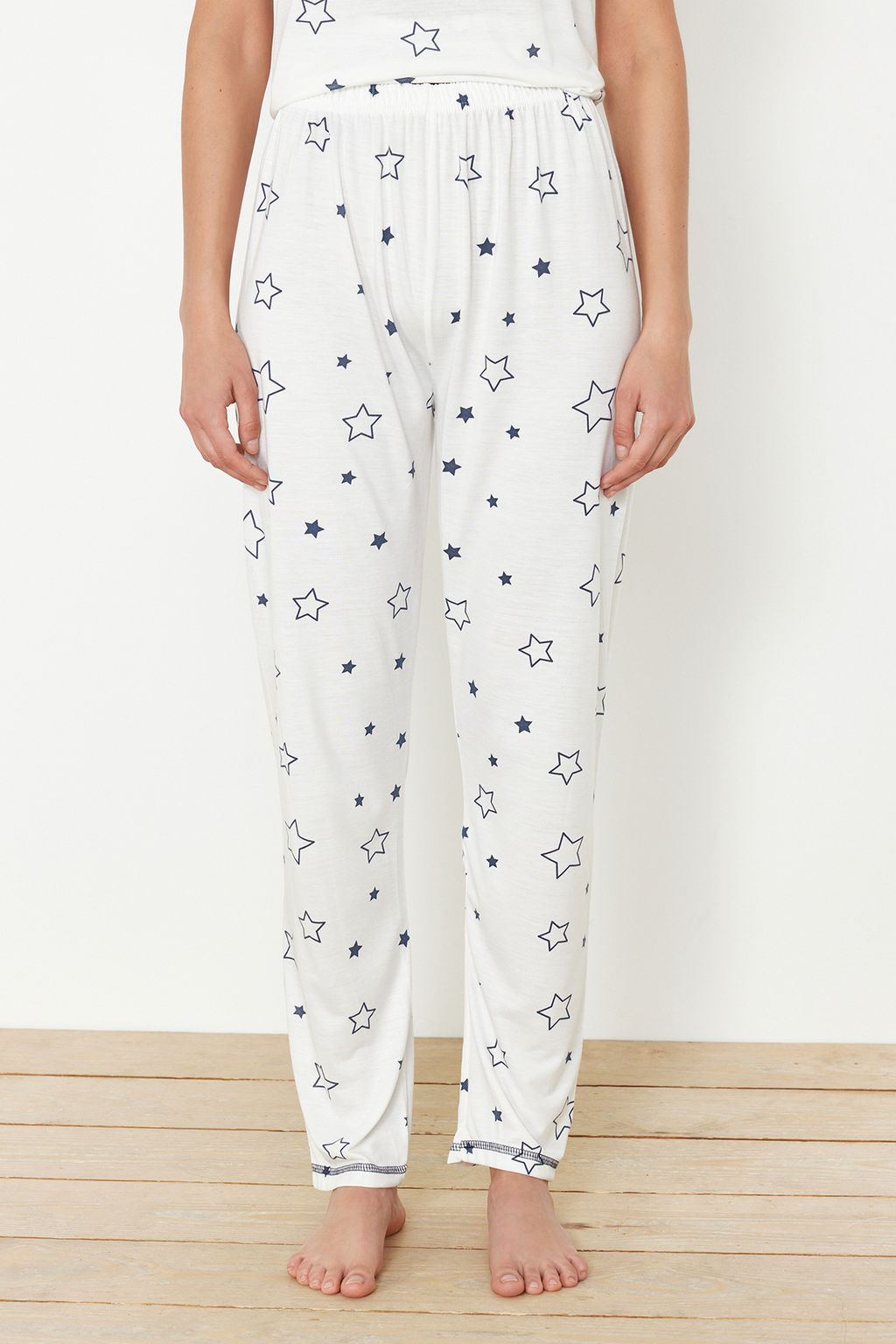 Trendyolmilla Beyaz Y?ld?z Desenli Orme Pijama Tak?m? THMSS24PT00371 фото 4