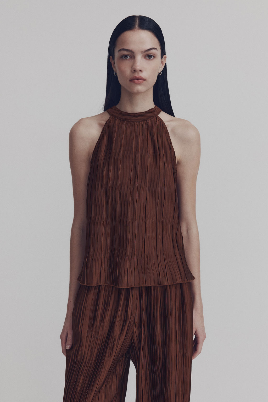 Top sin mangas efecto arrugado - H&m фото 2