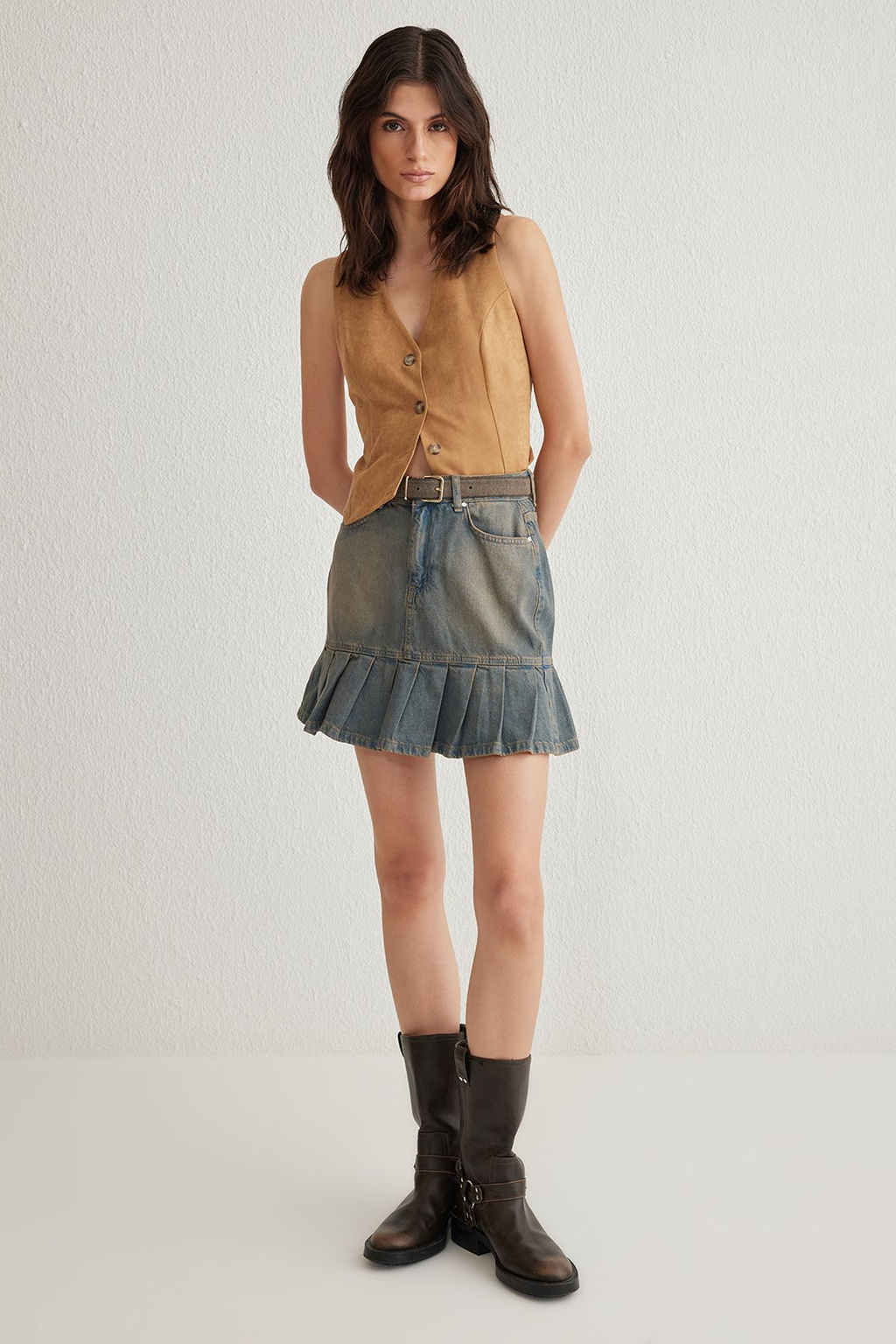 TRENDYOLMILLA Mavi Soluk Efekt Vintage Pileli Mini Denim Skater Etek TWOSS25ET00003 фото 2