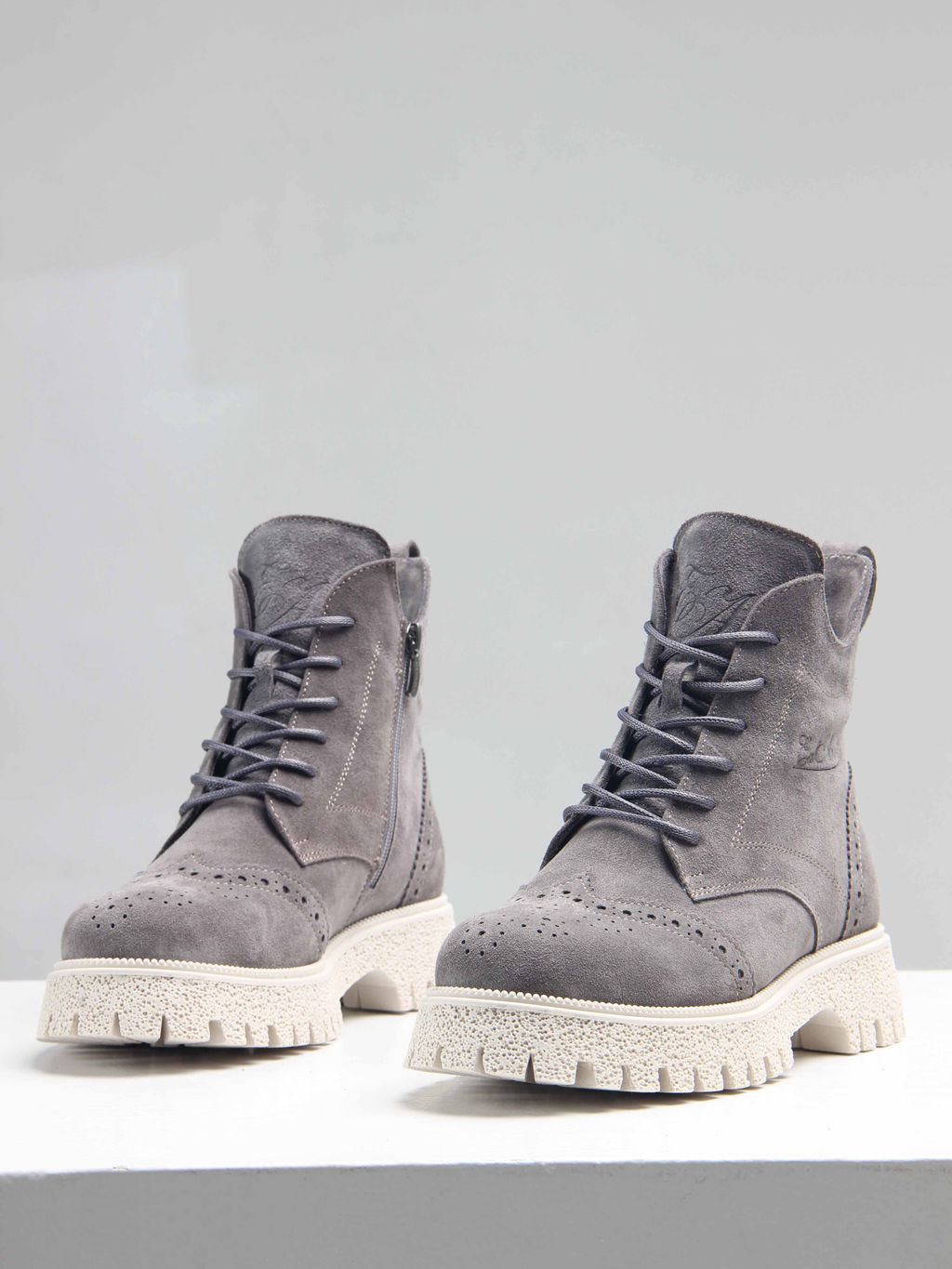 Ботинки 338.1541be. серый замок замша/Байка