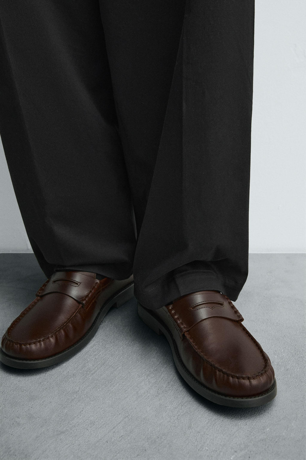 LEATHER MOCCASIN WITH MASK DETAIL - Zara фото 2