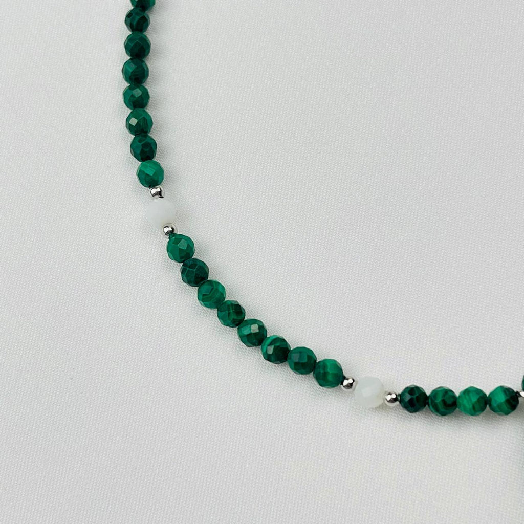 Чокер из Малахита и белого Опала - Радуга самоцветов фото 3