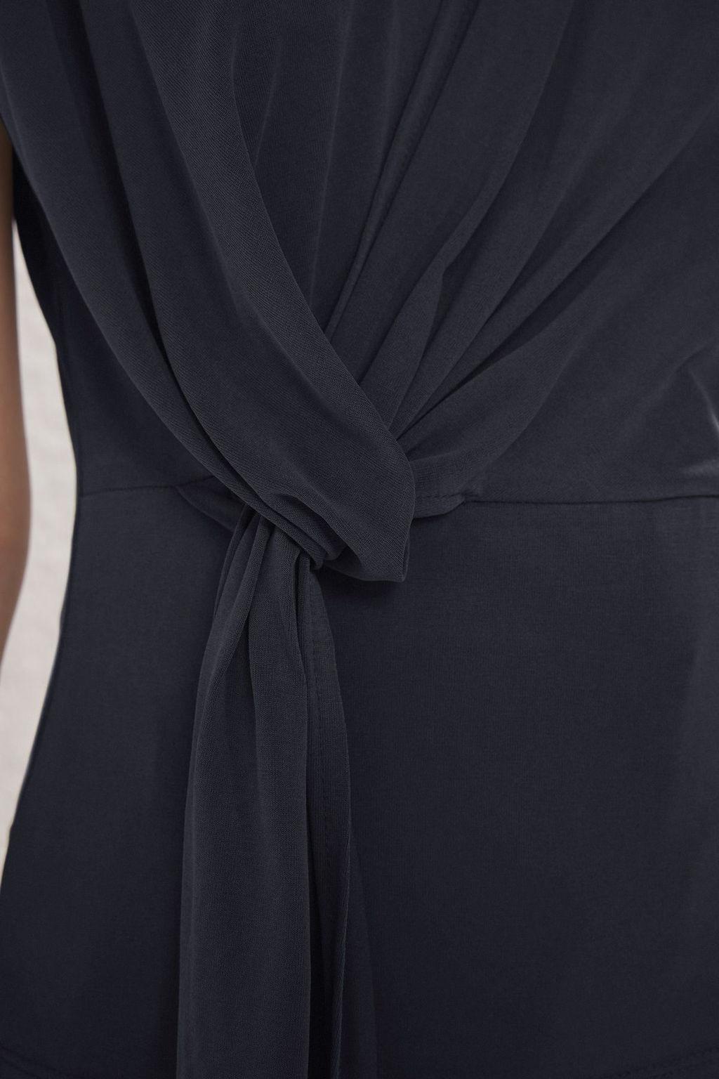Trendyolmilla Yesil More Sustainable Modal Icerikli Kruvaze V Yaka Burgu Detayl? Orme Bluz TWOSS25BZ00471