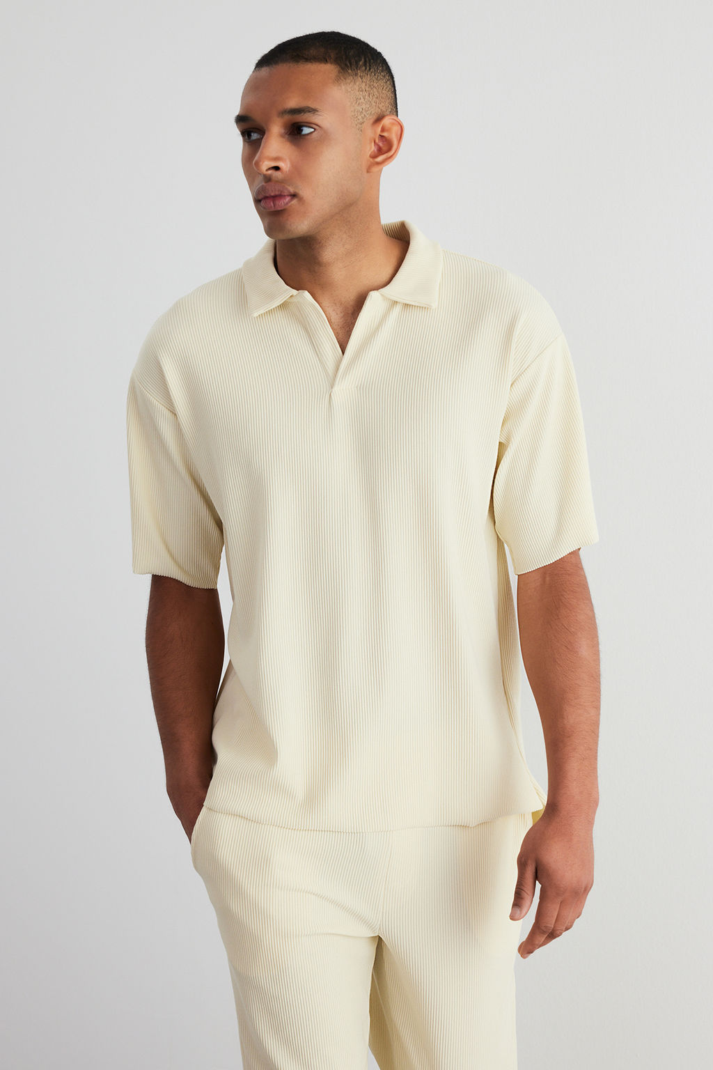 TRENDYOL MAN Limited Edition Siyah Oversize/Genis Kesim Dokulu K?r?smaz Ottoman Polo Yaka T-Shirt TMNSS23PO00020 - Trendyolmilla фото 3