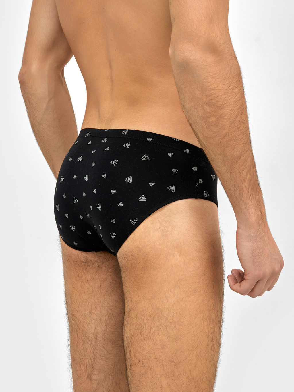 Цена за 2 штуки! Хлопковые мужские трусы-плавки в расцветке треугольники на черном - Mark formelle фото 2