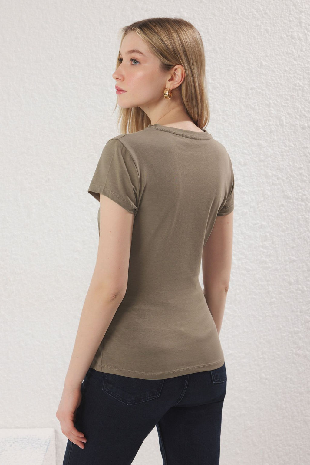Trendyolmilla Siyah Buzgu/Drape Detayl? Y?rtmacl? Asimetrik Fitted/Vucuda Oturan Orme Bluz TWOSS25BZ00380