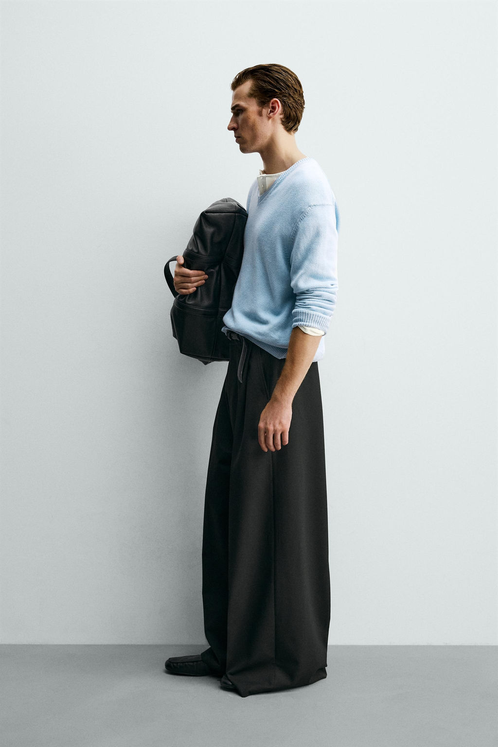 PANTAL?N WIDE FIT PLIEGUES / Negro
