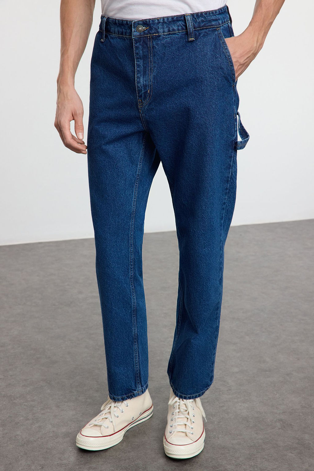 TRENDYOL MAN Orta Mavi %100 Pamuk Loose Fit Carpenter Bol Kot Pantolon Jeans TMNAW25JE00001