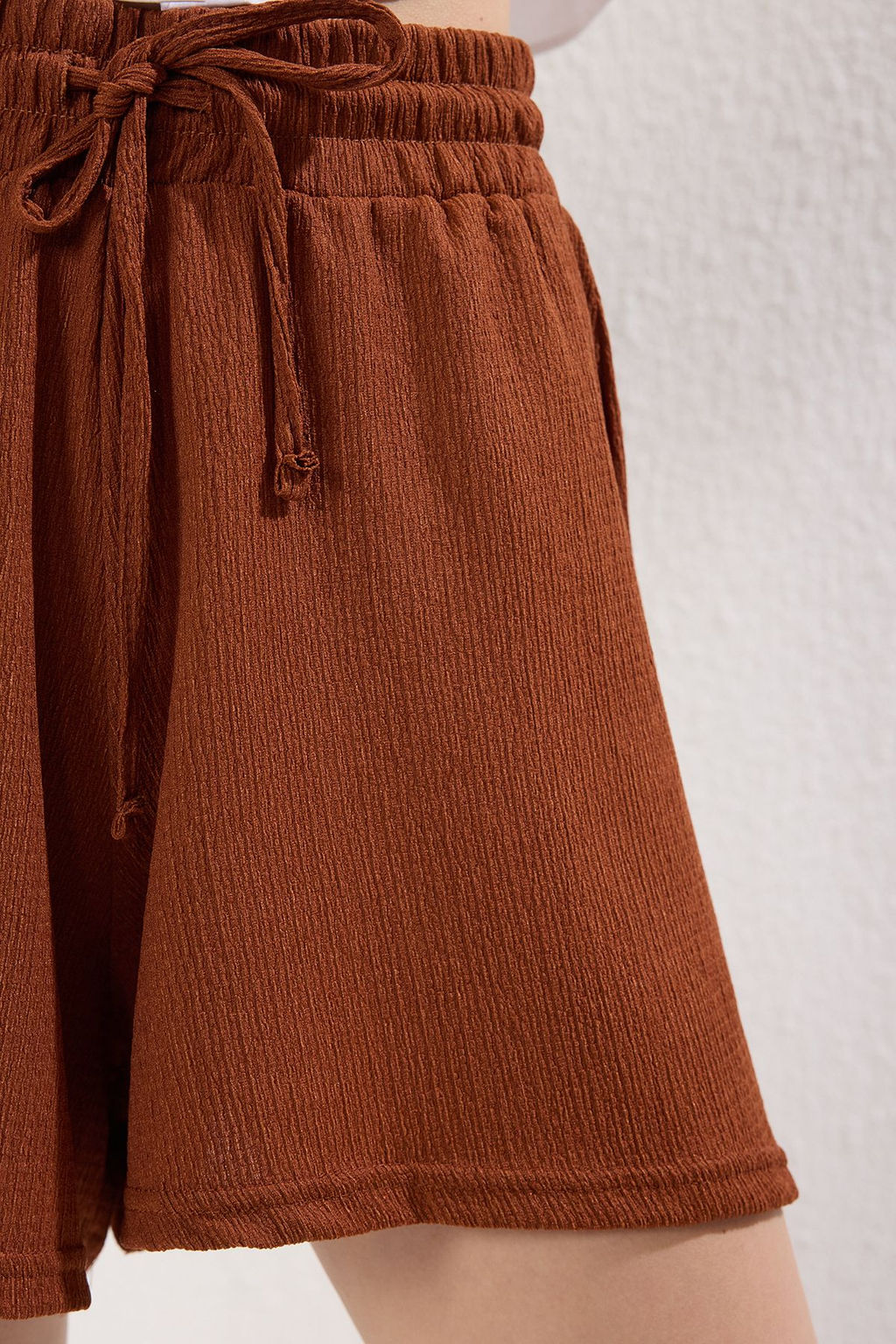 TRENDYOLMILLA Siyah-Vizon Burumcuk Relaxed/Rahat Kal?p K?sa Esnek Orme Sort & Bermuda TWOSS25SR00087 фото 5