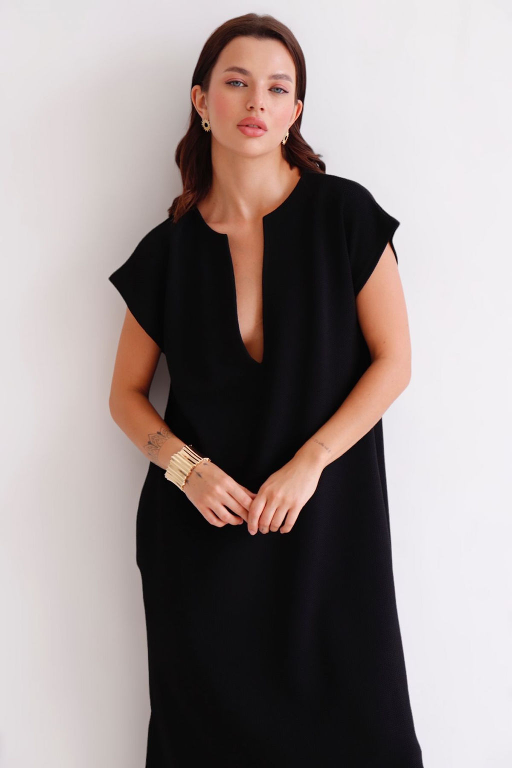 Martichelli Платье чёрное с глубоким вырезом летнее  фото 11