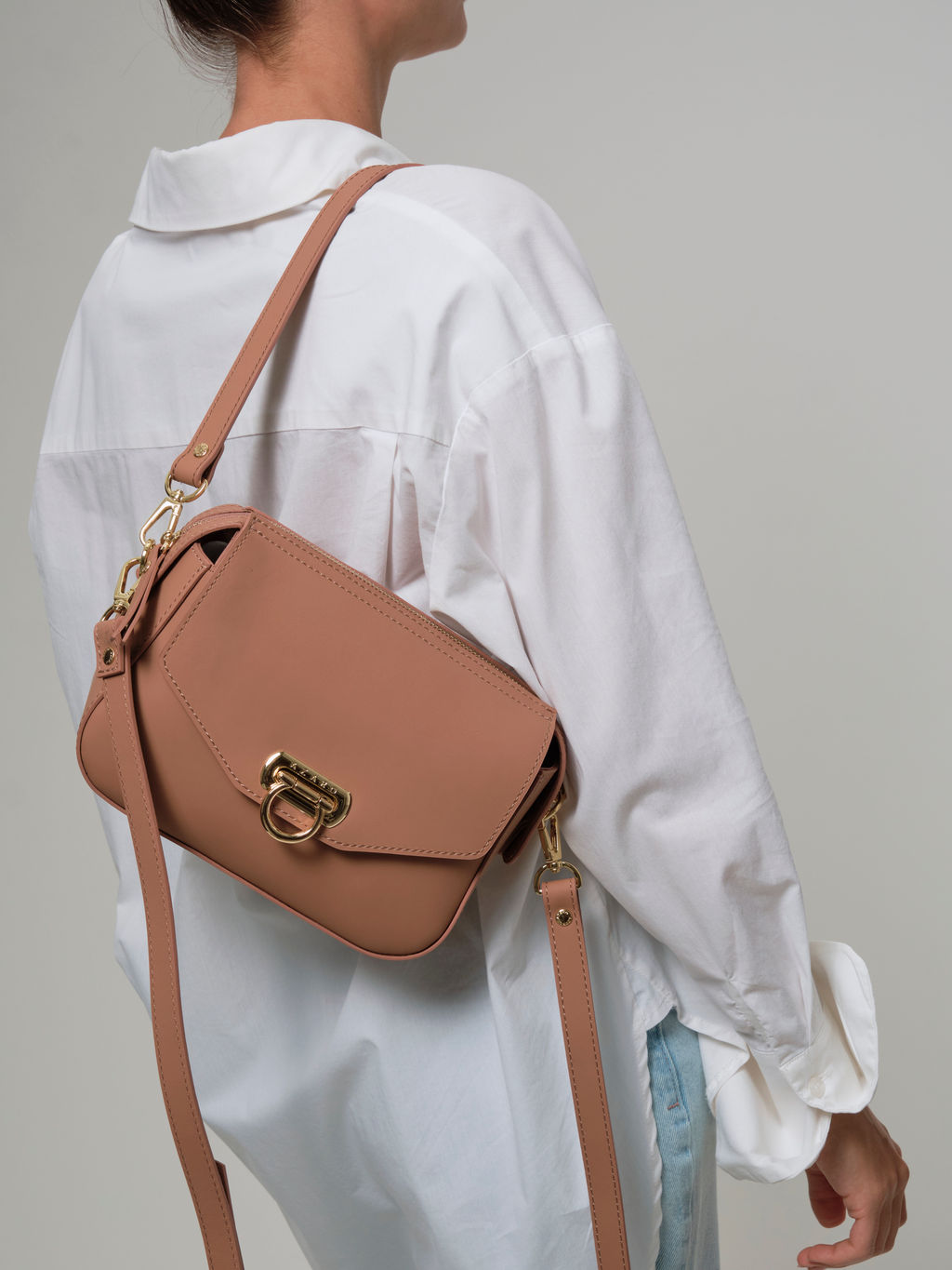 Сумка кожаная через плечо Azaro 3684 бежевая пудра