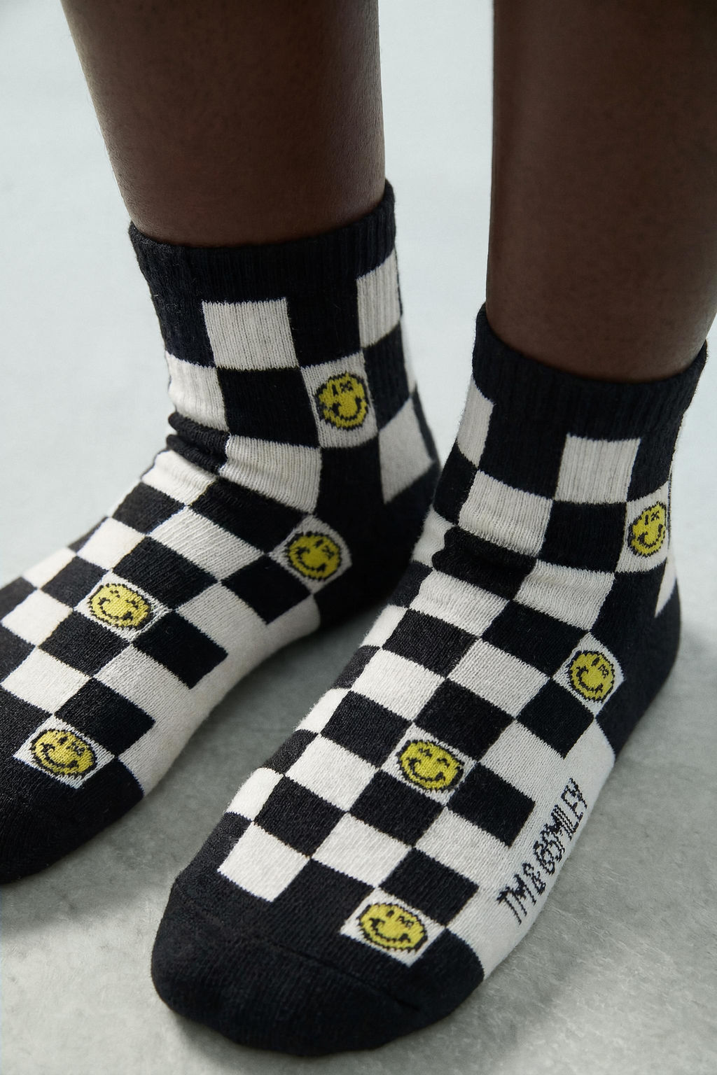 PACK DOS CALCETINES MEDIOS SMILEYWORLD ® CUADRO DAMERO / Blanco / Negro - Zara фото 6