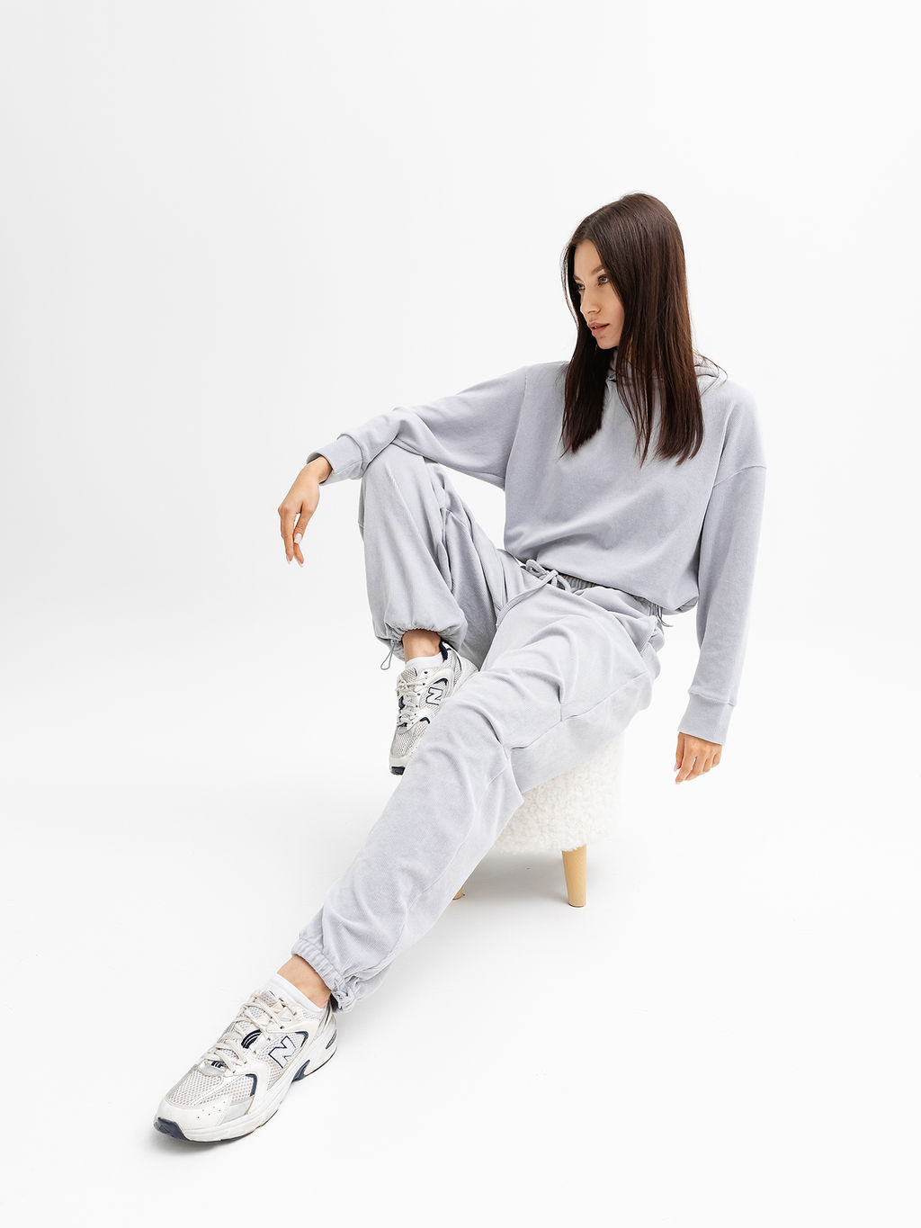 Брюки женские вельветовые в светло-сером цвете