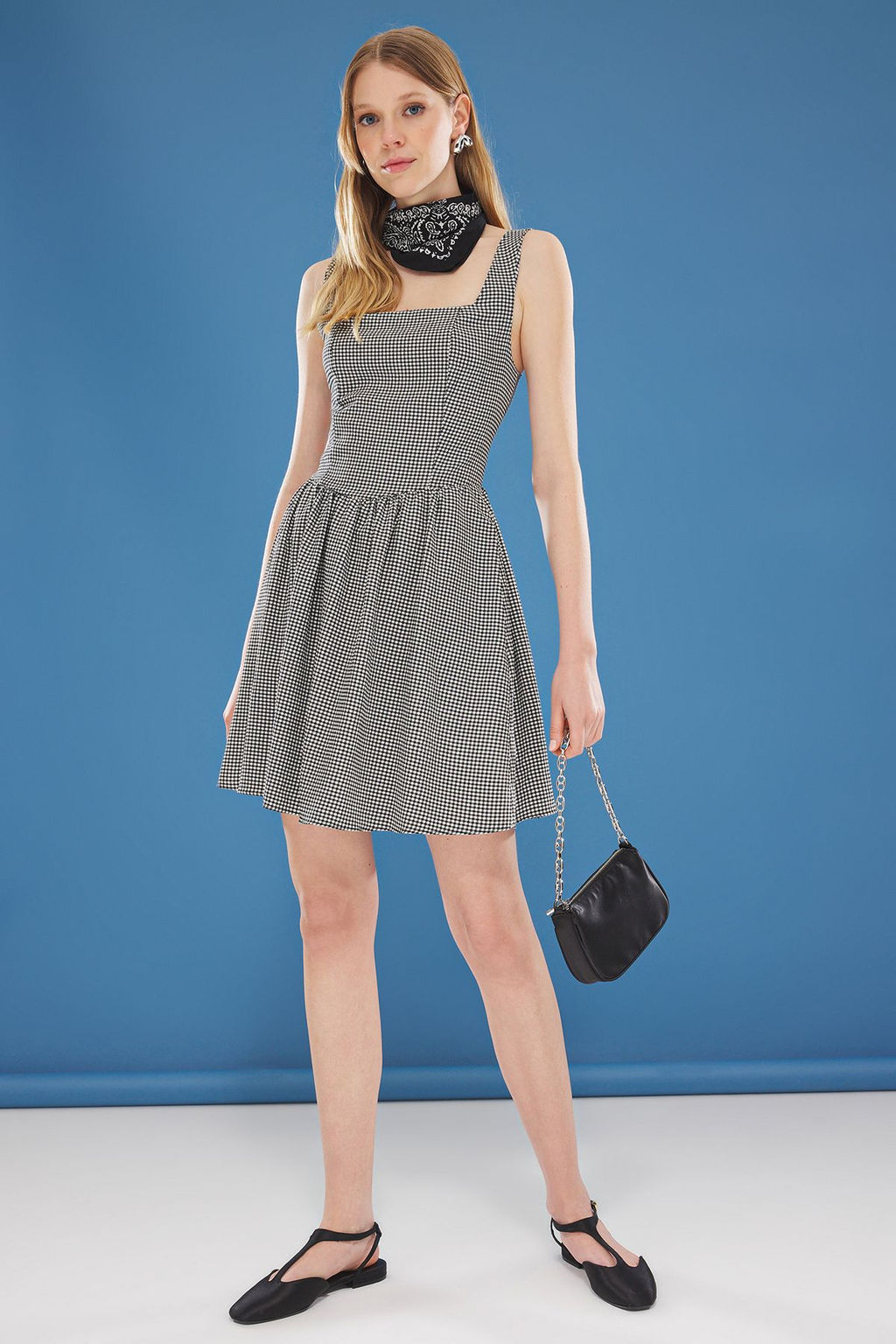 Siyah Potikareli Etegi Belden Ac?lan Balen Detayl? Mini Dokuma Elbise TWOSS25EL00299 - Trendyolmilla фото 2