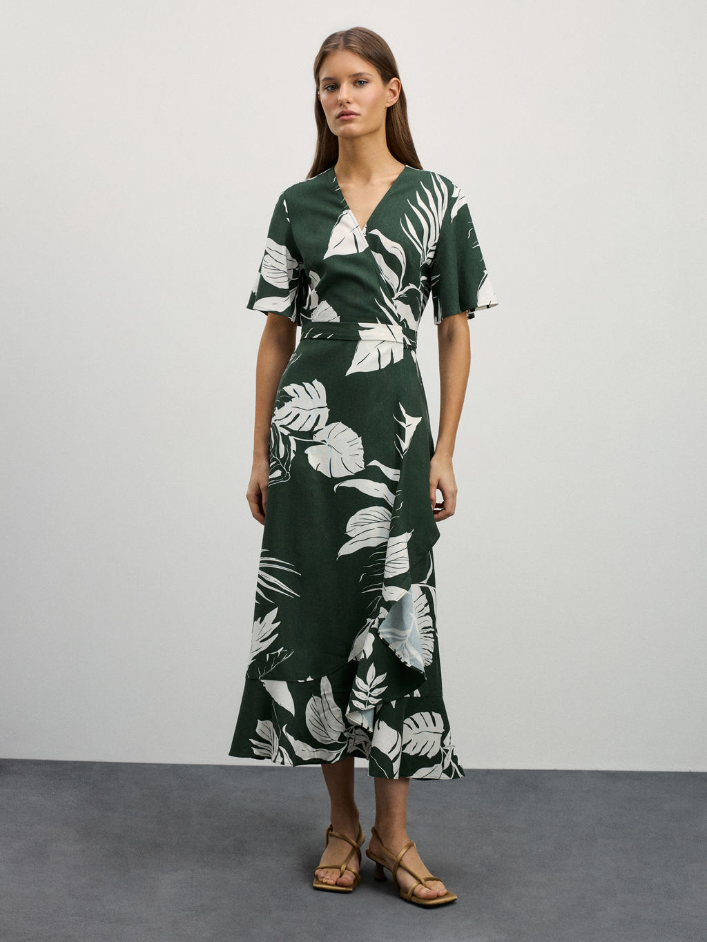 Платье на запах с воланом / Zarina  фото 5