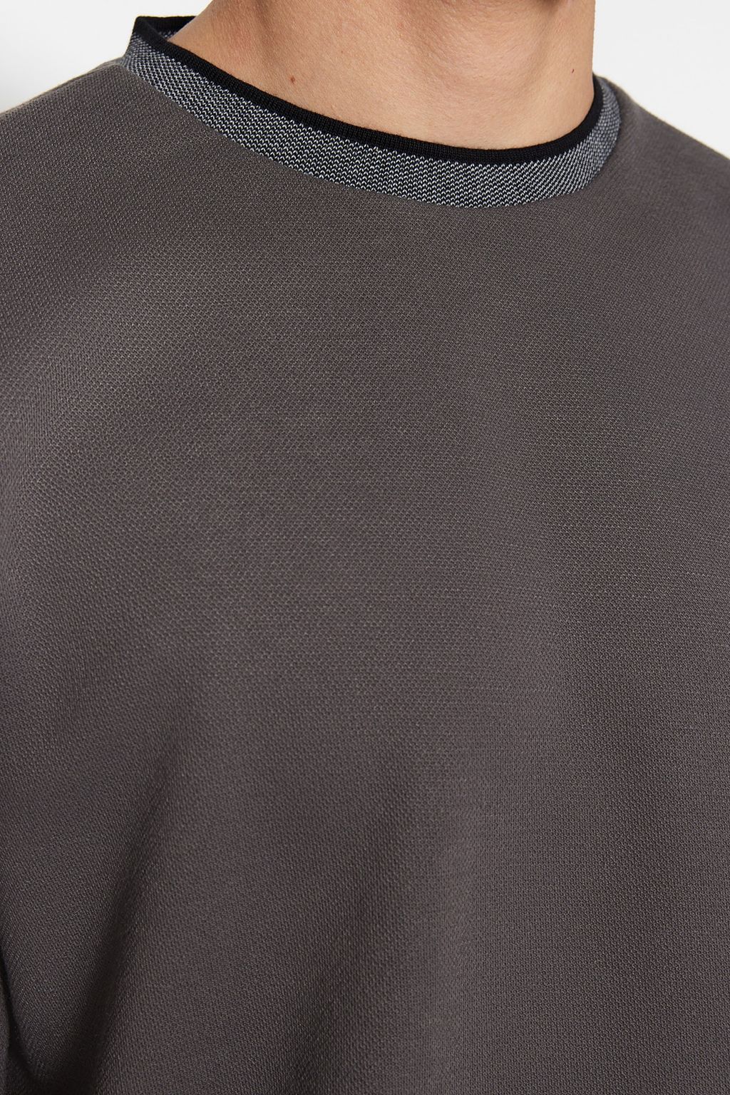 TRENDYOL MAN Premium Tas Oversize/Genis Kesim Triko Bantl? Dokulu Pike T-Shirt TMNSS23TS00079 - Trendyolmilla фото 12