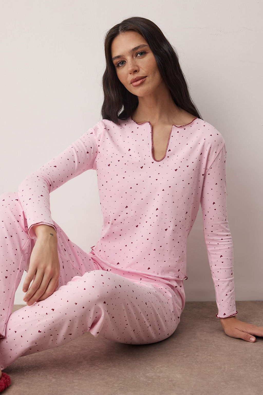 Ekru Pamuklu Likral? Yumusak Tuse Kalpli Baby Overlok Detayl? Orme Pijama Tak?m? THMAW26PT00166 - Trendyolmilla фото 5