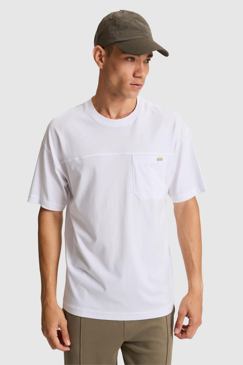 Erkek Beyaz Comfort Fit Bisiklet Yaka Ti__rt