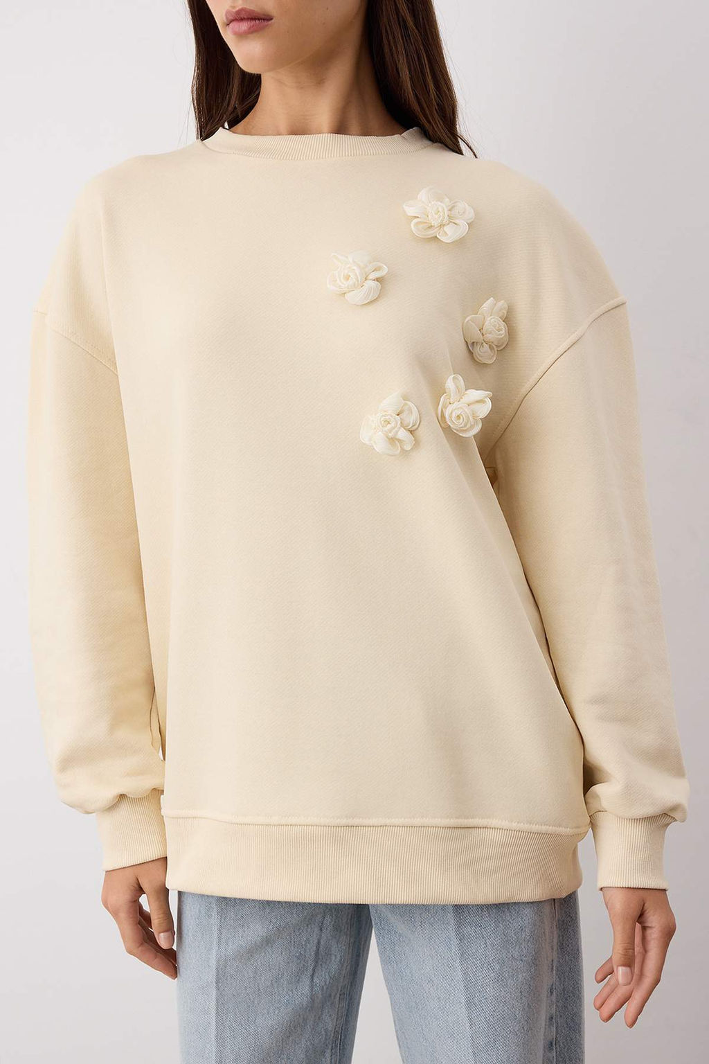 Tas Kal?n Sardonsuz Aksesuar Cicek Detayl? Oversize/Genis Kesim Orme Sweatshirt TWOAW26SW00004 - Trendyolmilla фото 3