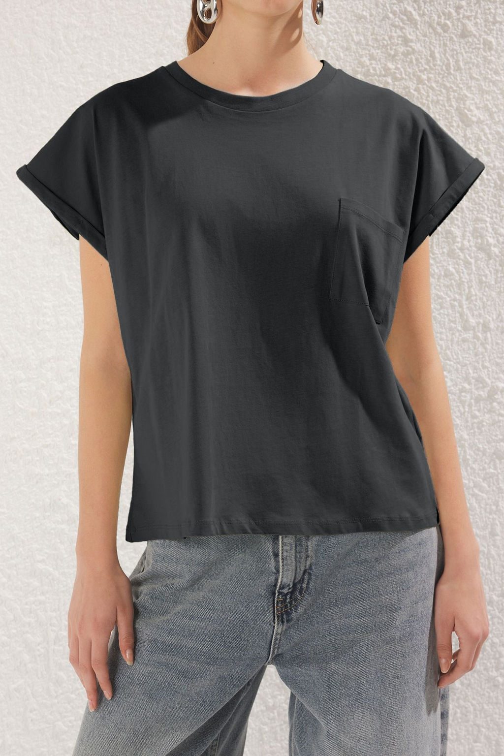 Antrasit %100 Pamuk Relaxed/Rahat Kal?p Cep Detayl? Orme T-Shirt TWOSS25TS00085