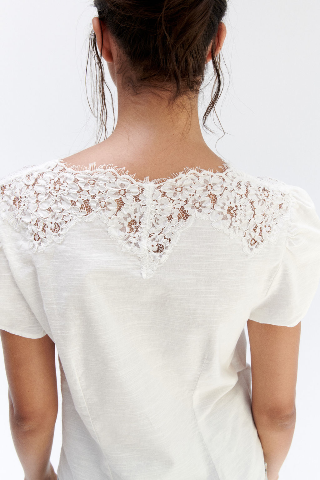 Top cruzado con detalle de encaje - H&m фото 4