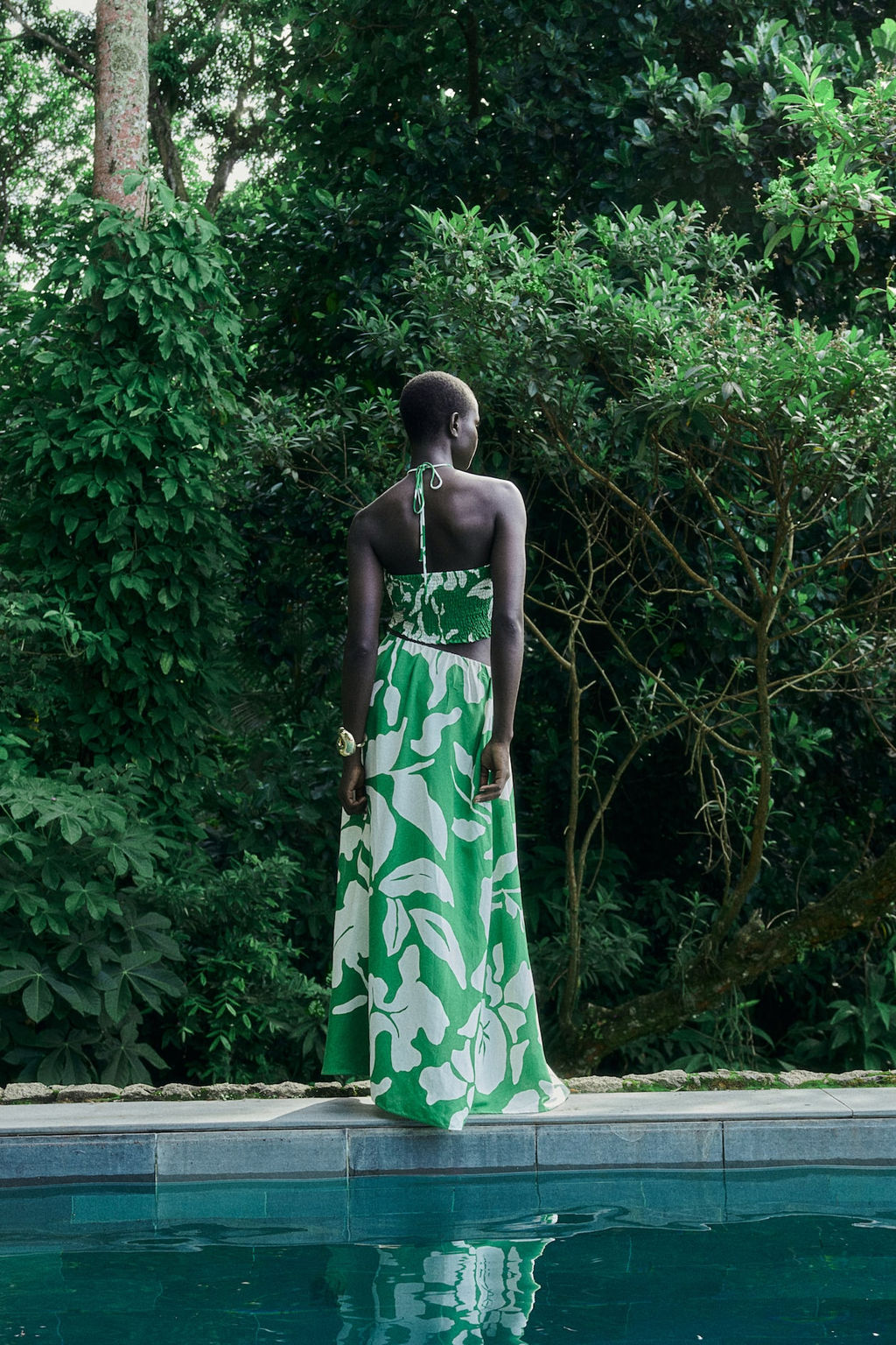 Top cropped con escote halter - H&m фото 5