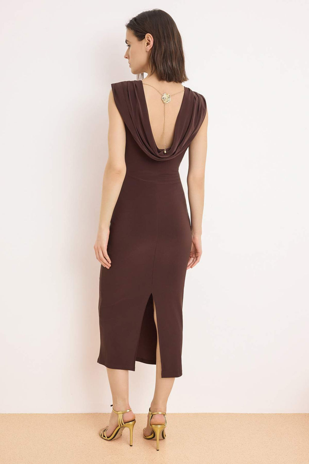 Kahverengi Saten Maxi Astarl? Party Elbise TPRSS26EL00083