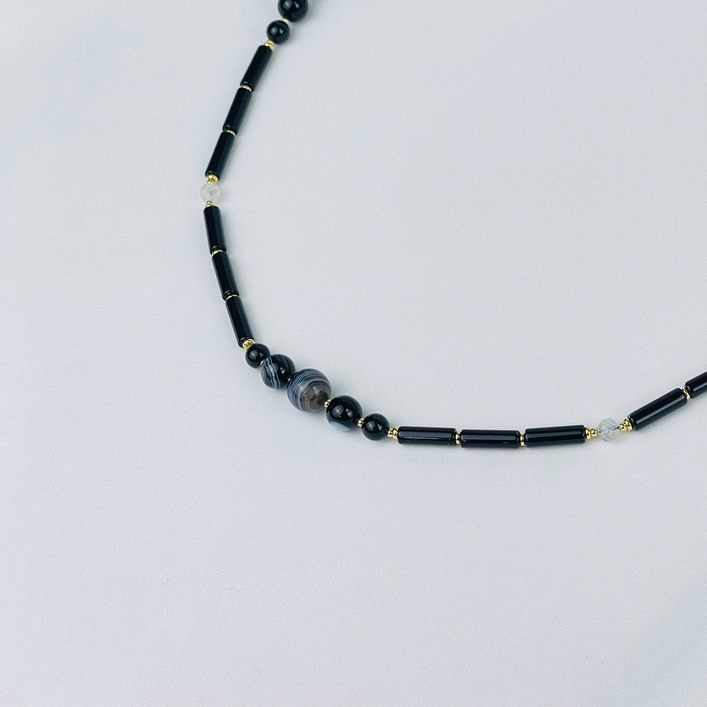 Колье из Агата и Лунного камня с включением Турмалина 82 см