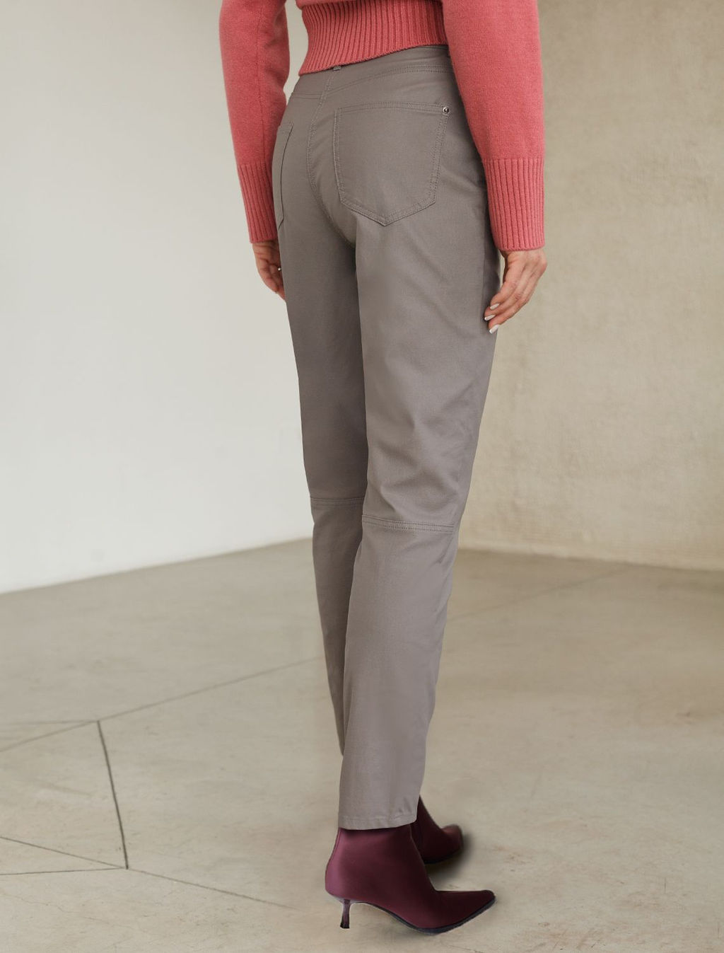 D24.273 Брюки женские кофейный