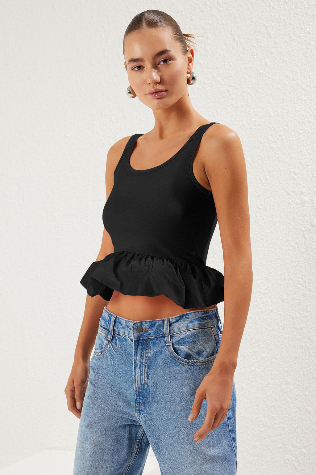 Siyah Etegi Volanl? Havuz Yaka Fitted/Vucuda Oturan Orme Bluz TWOSS25BZ00091
