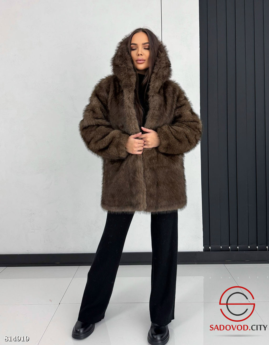 Шуба женская с искусственным мехом