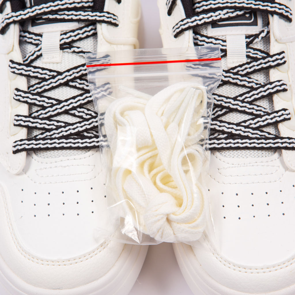 Кроссовки женские