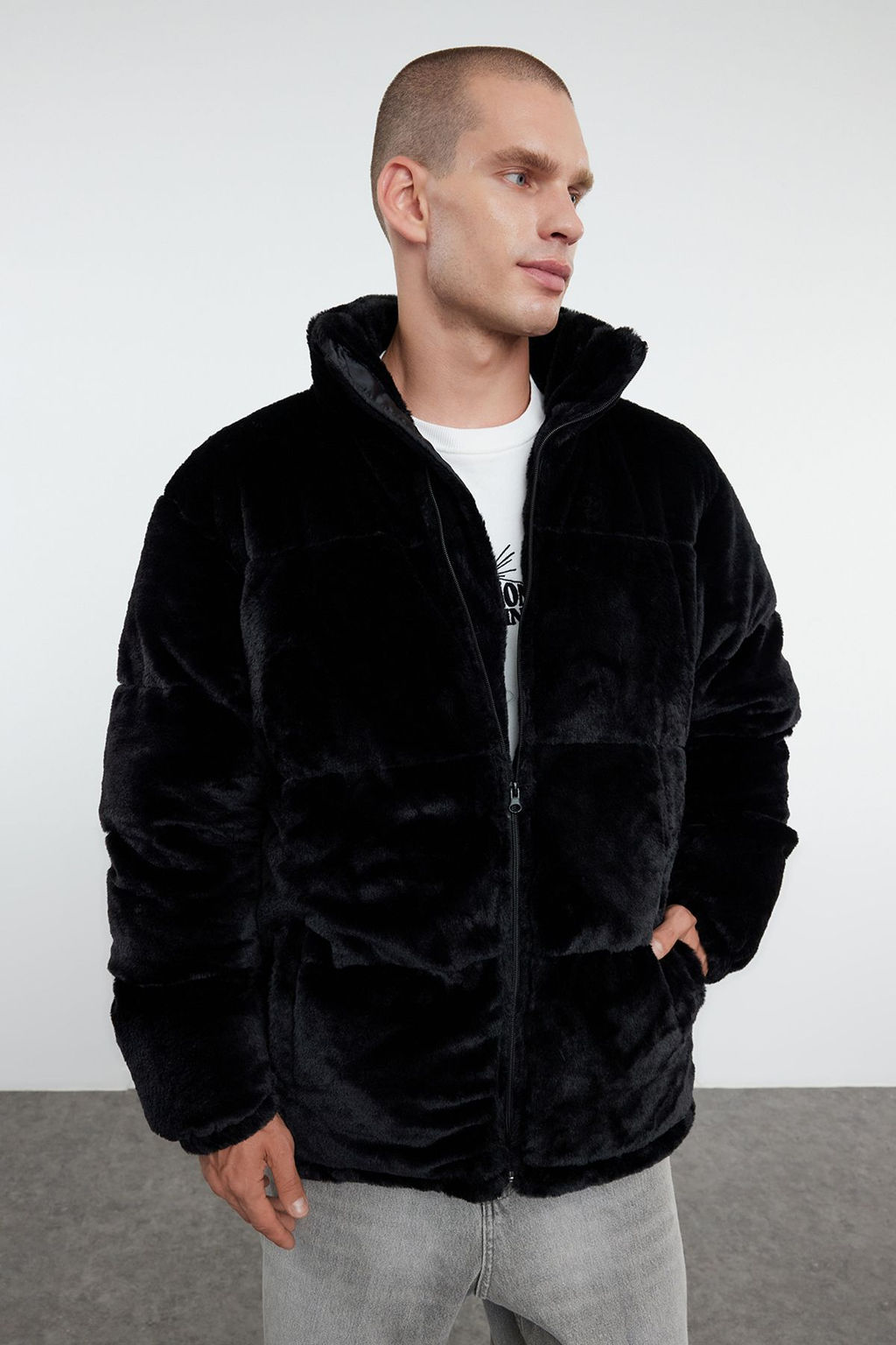 Trendyolmilla Man Siyah Regular Fit Pelus Kumas Astarl? Dolgulu K?sl?k Sisme Mont TMNAW25MO00010