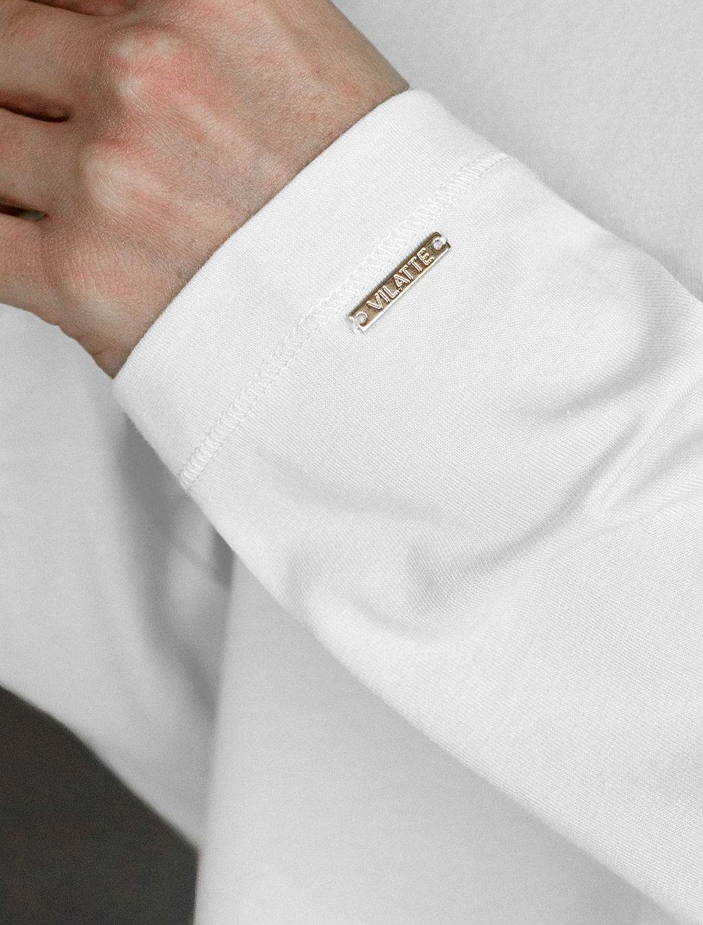 Базовый лонгслив из премиального хлопка с эластаном - Vilatte фото 2