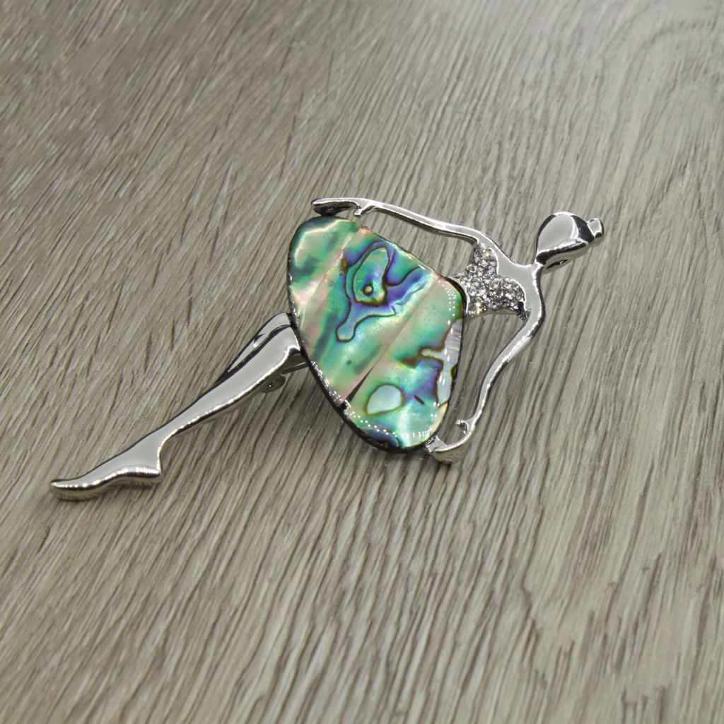 Брошь-подвеска "Балерина" со вставкой из гелиотиса