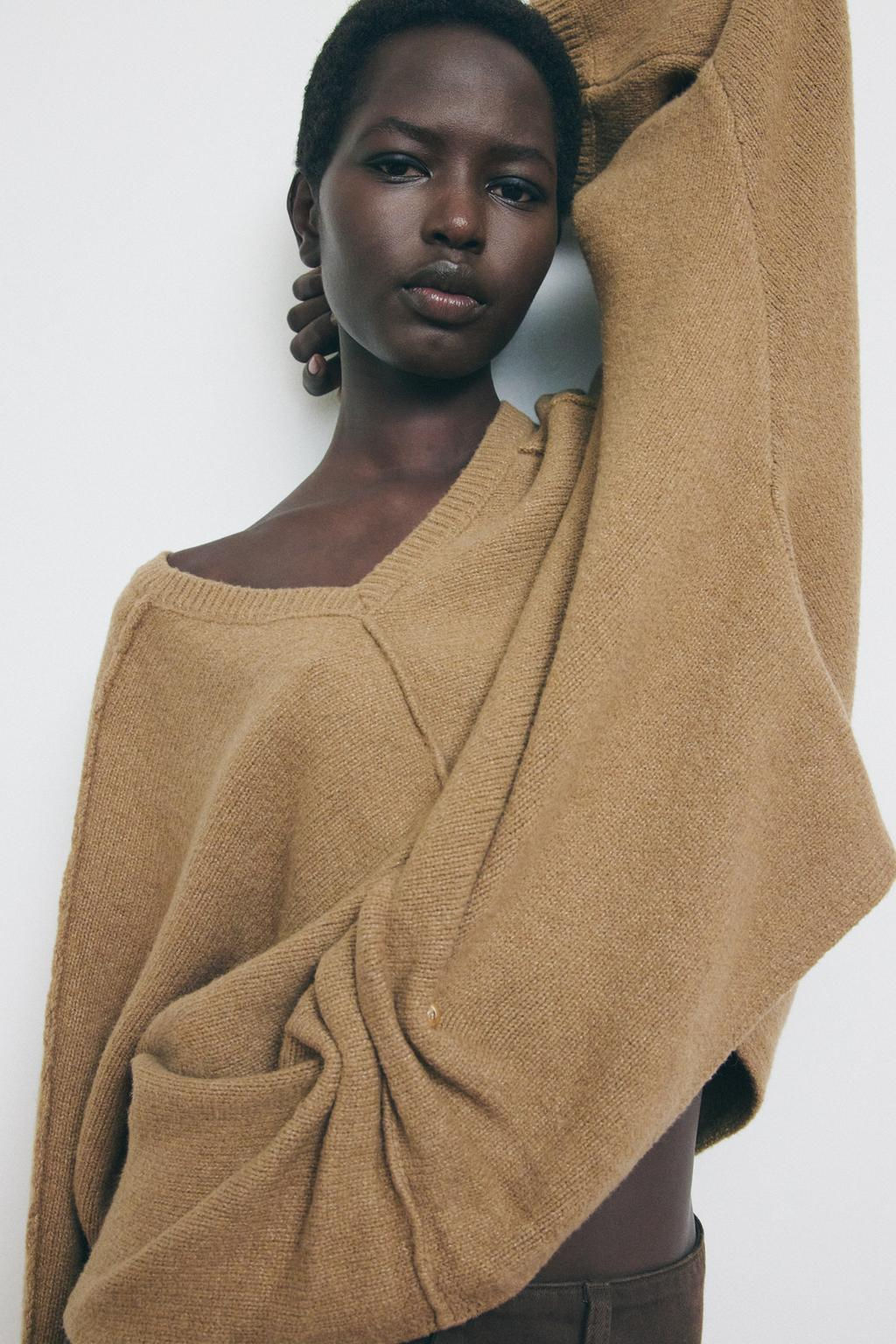 GOLD APPLIQUE KNIT SWEATER